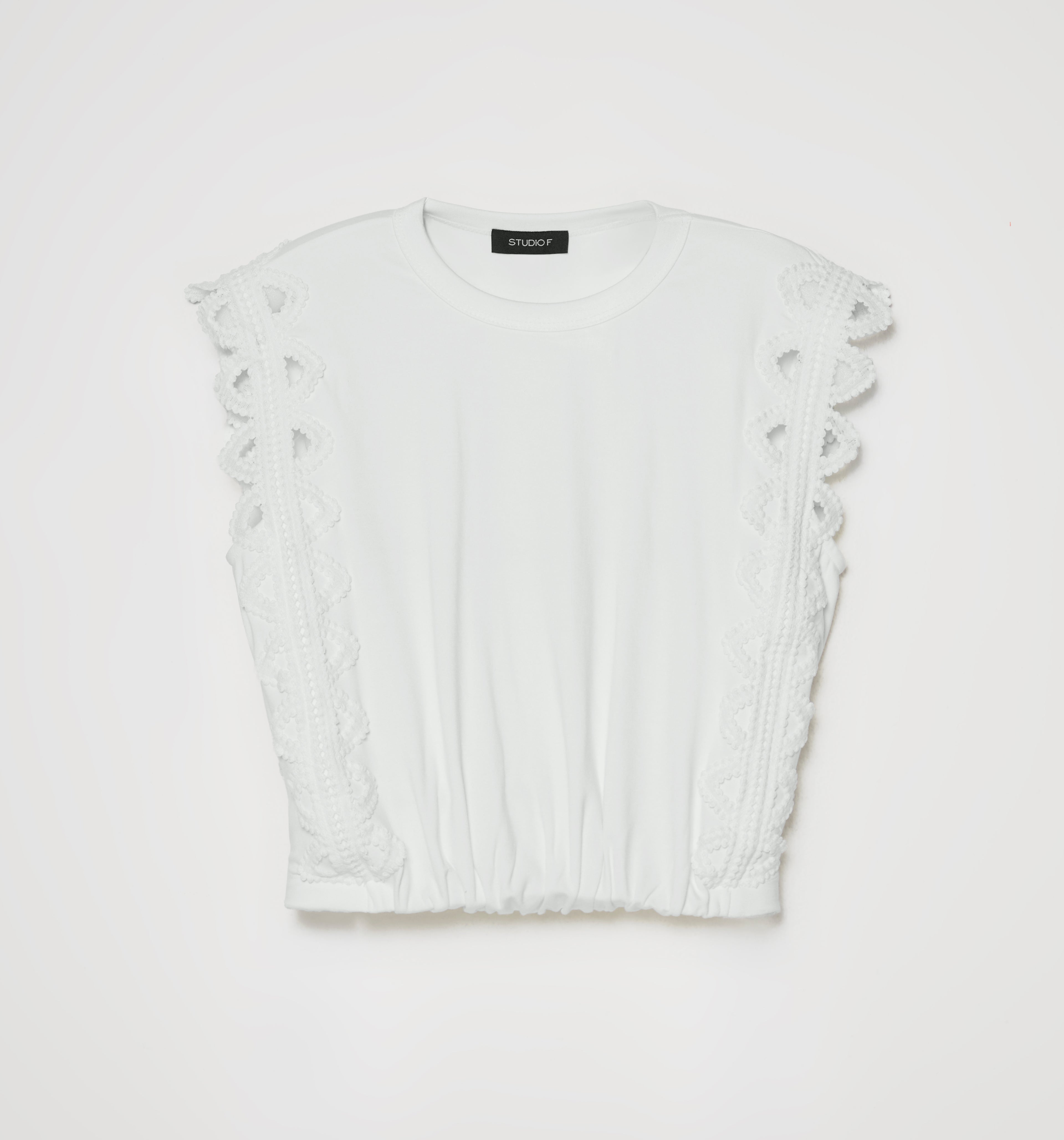 Blusa Sisa Con Encaje Escote Redondo